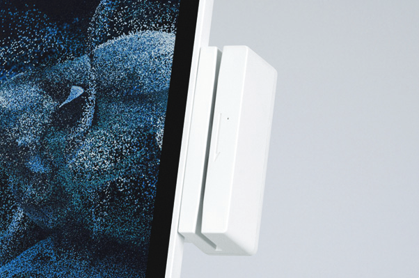 Integrated magnetic stripe reader on the side of the Hanasis POS screen
